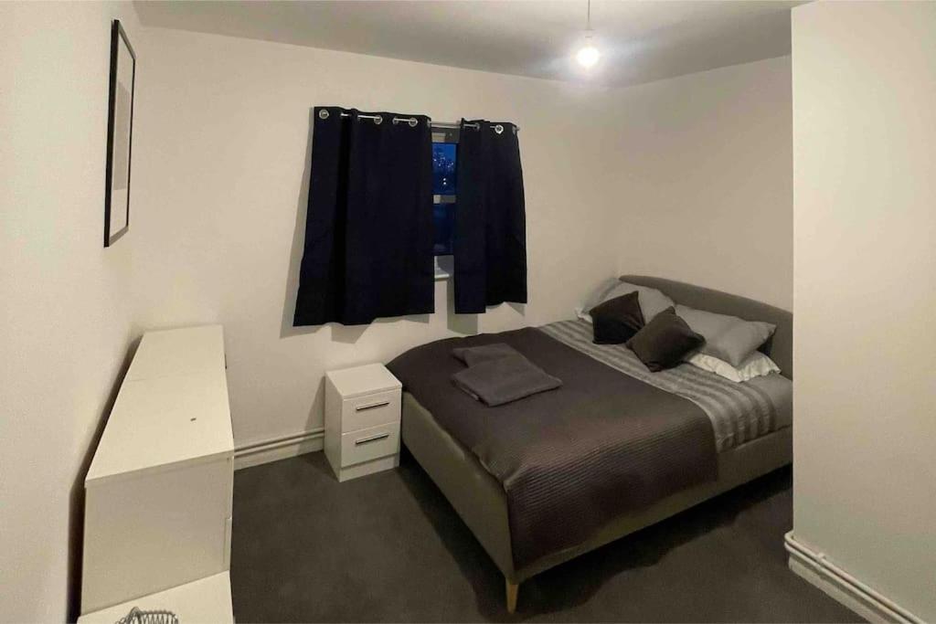 Lovely Spacious Entire 1 Bedroom Apartment - New Management Londres Exterior foto
